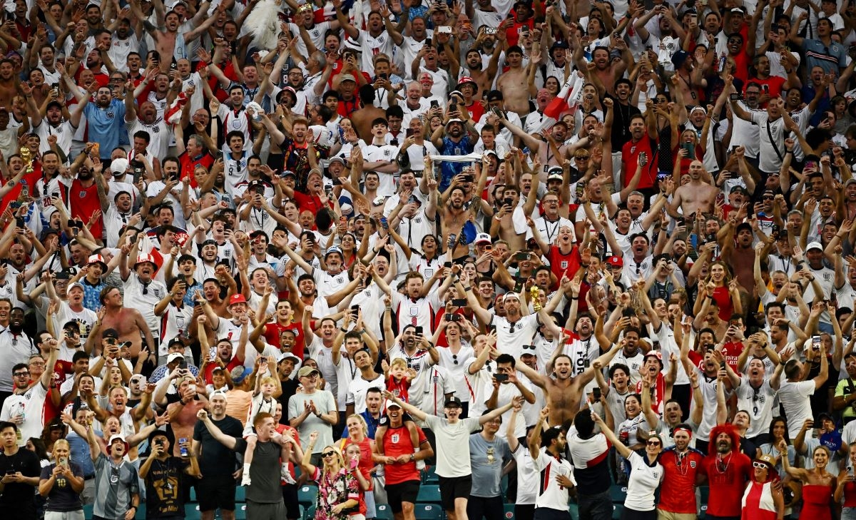 England fans celebrate after the match as England qualify for the semi finals of the World Cup. (REUTERS/Dylan Martinez)<br>
 