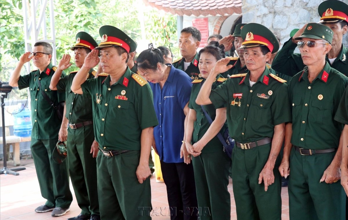Thành kính tri ân các Anh hùng liệt sĩ tại Đền thờ Điểm cao 468 trong ngày giỗ trận Vị Xuyên. Ảnh: Đức Thọ/TTXVN