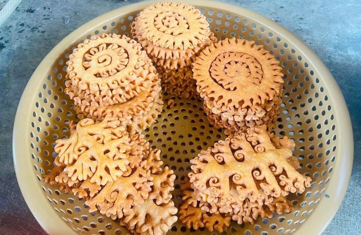 Ginger cakes after being fried in hot oil (Photo: Hong Thai commune)