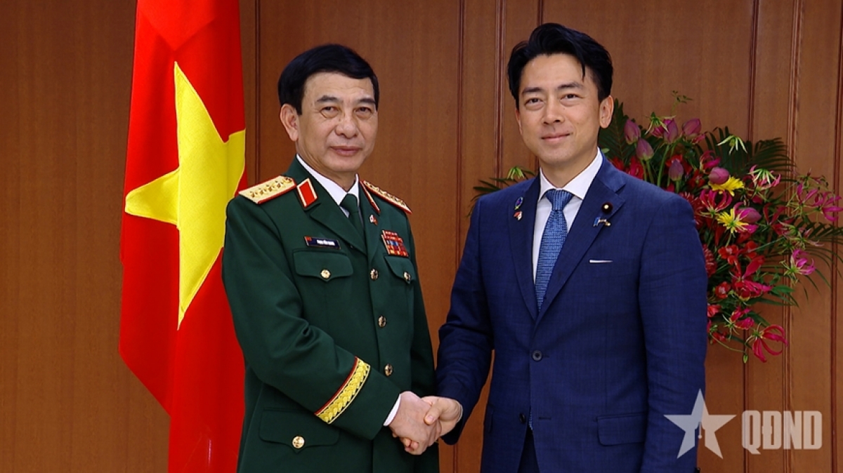  Đại tướng Phan Văn Giang và Bộ trưởng Bộ Quốc phòng Nhật Bản Koizumi Shinjiro.<br>
Ảnh: qdnd.vn