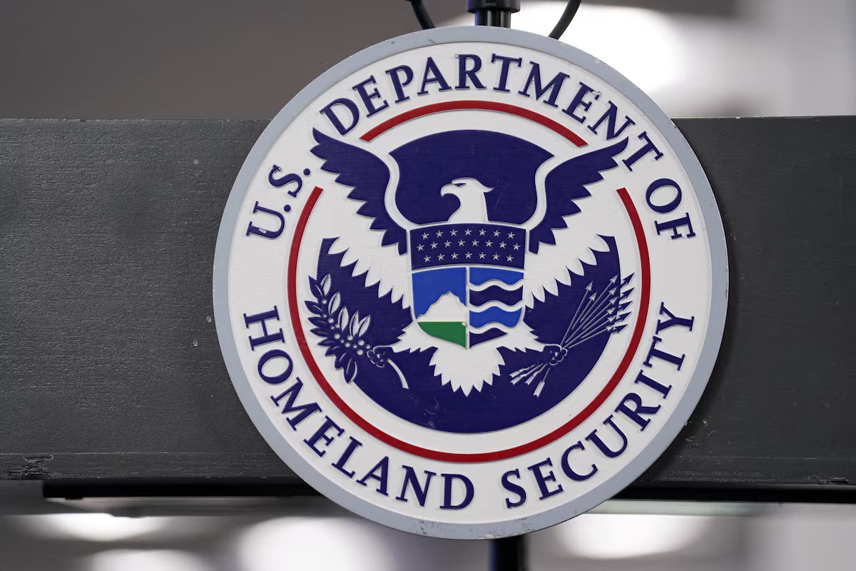 米国国土安全保障省の紋章<br>
(写真:REUTERS/Nathan Howard)