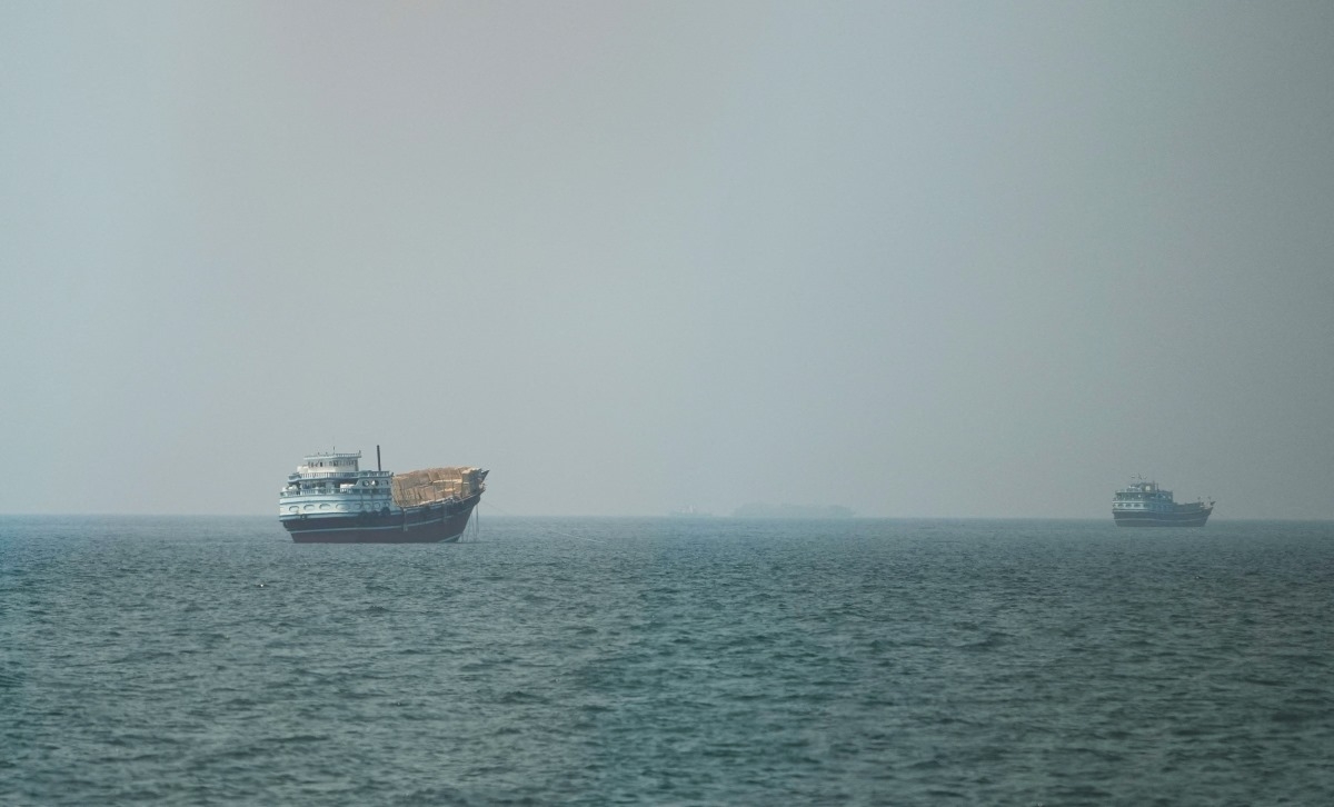 Navires dans le détroit d'Ormuz, vus de Musandam, Oman, le 13 juillet 2026. Photo: Reuters