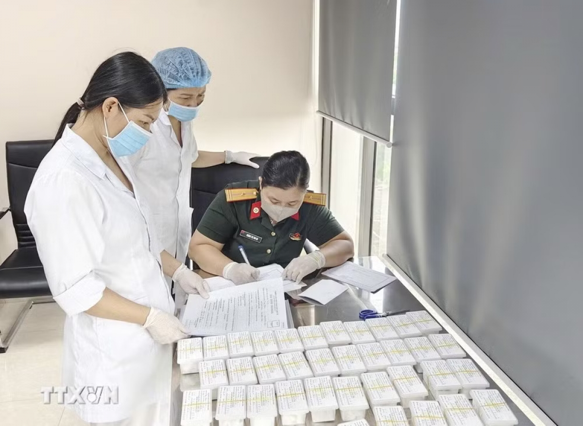 Institut Kedokteran Forensik Militer menerima sampel yang diserahkan oleh Provinsi Lai Chau (Foto: VNA)