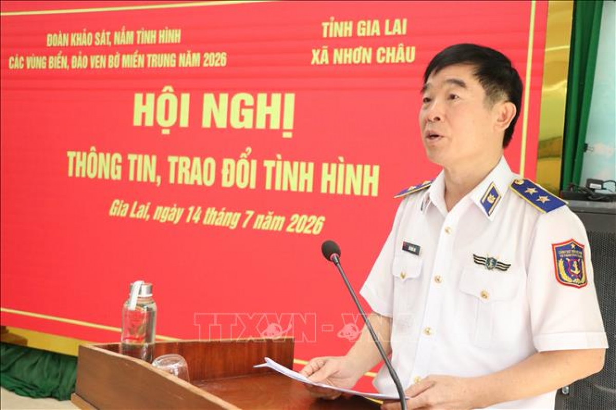 越南海警党委书记、政委裴国威中将在会上发表讲话。