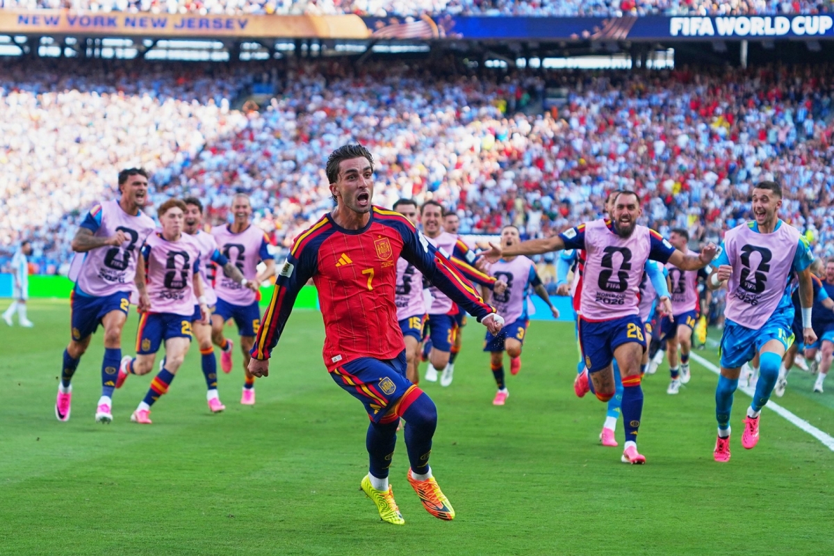 Ferran Torres (Nr. 7) bejubelt das einzige Tor des WM-Finales 2026 zwischen Spanien und Argentinien. (Foto: AP)