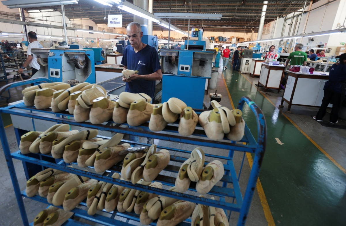 Une usine de chaussures au Brésil. Les nouvelles taxes américaines devraient frapper le secteur de la chaussure, dont les États-Unis sont le principal marché d'exportation. Photo: REUTERS/Joel Silva