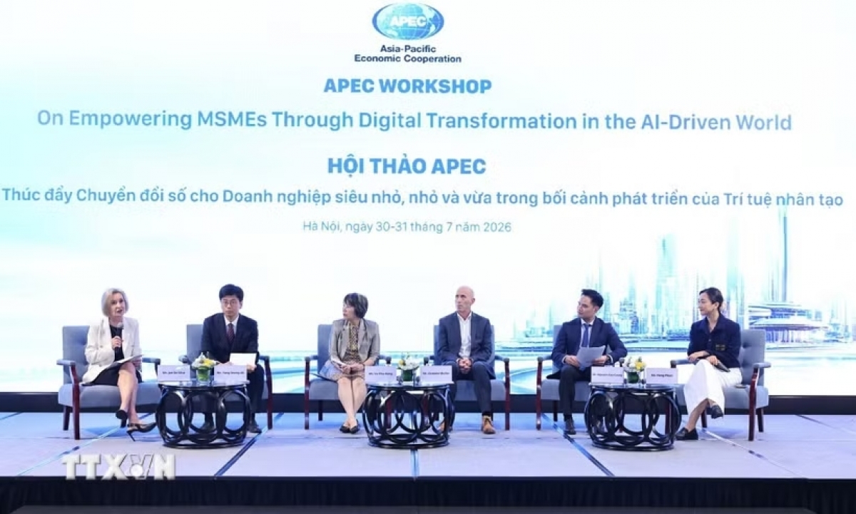 Giao lưu với các diễn giả tại Hội thảo. Ảnh: Minh Đức/TTXVN