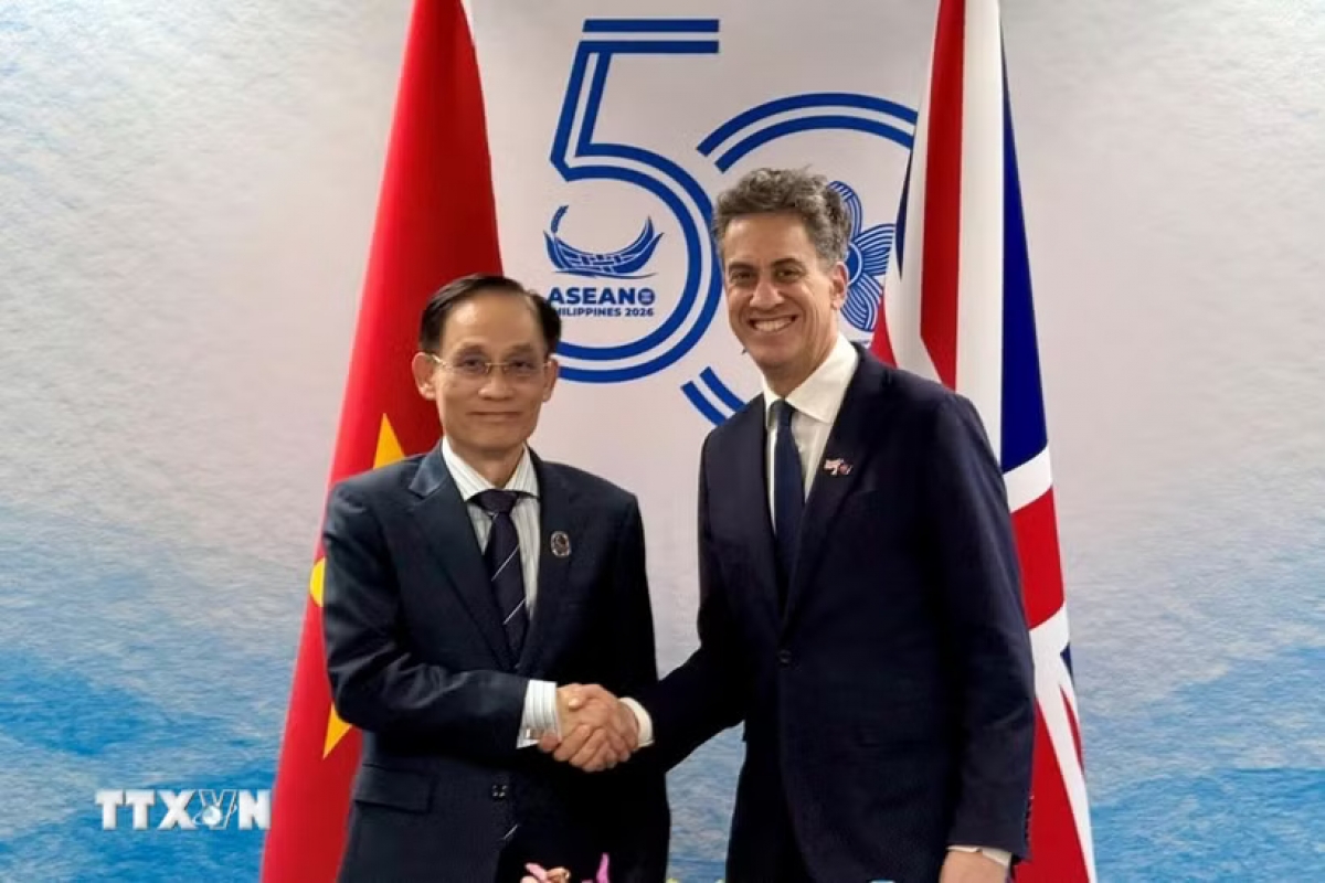 レー・ホアイ・チュン外相とエド・ミリバンド外相（写真：TTXVN）