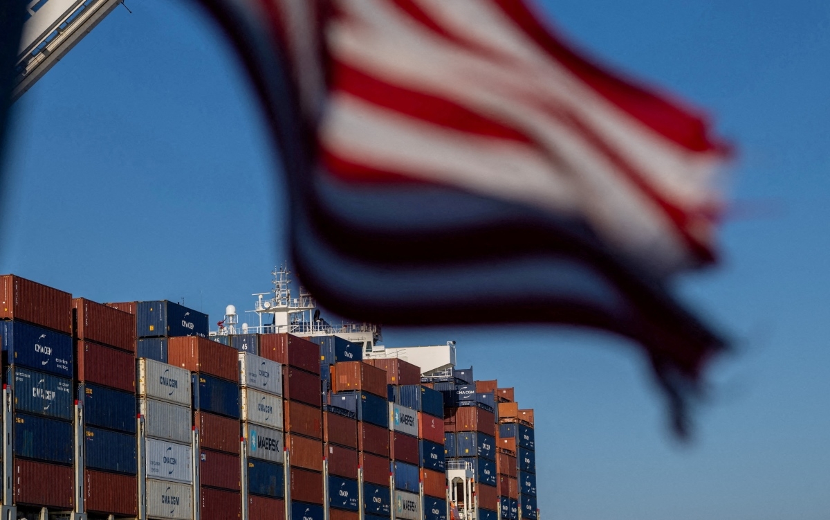 A cargo ship full of shipping containers is seen at the port of Oakland, California, US, August 4, 2025. (File Photo: REUTERS/Carlos Barria)
