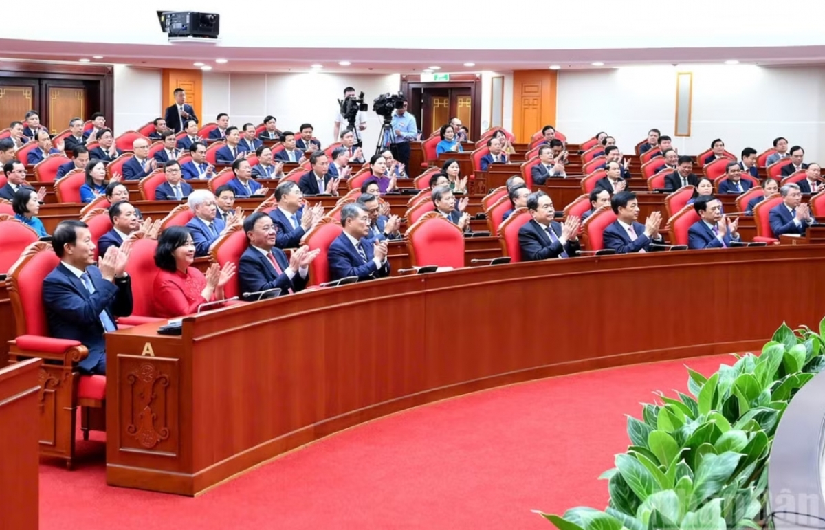 Lãnh đạo Đảng, Nhà nước và các đại biểu tham dự phiên bế mạc Hội nghị lần thứ ba Ban Chấp hành Trung ương Đảng Cộng sản Việt Nam khóa XIV. Ảnh: Đăng Khoa/nhandan.vn