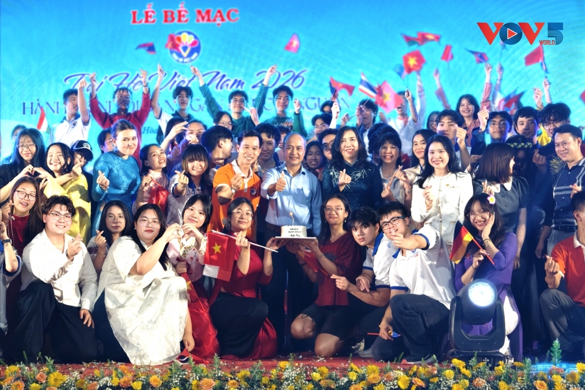 Perkemahan Musim Panas Vietnam 2026 sudah ditutupi, tetapi perjalanan rasa cinta akan kampung halaman dan konektivitas bangsa dari para perantau muda akan terus membuka bab-bab baru yang penuh dengan rasa banga (Foto: Duc Anh/VOV5)
