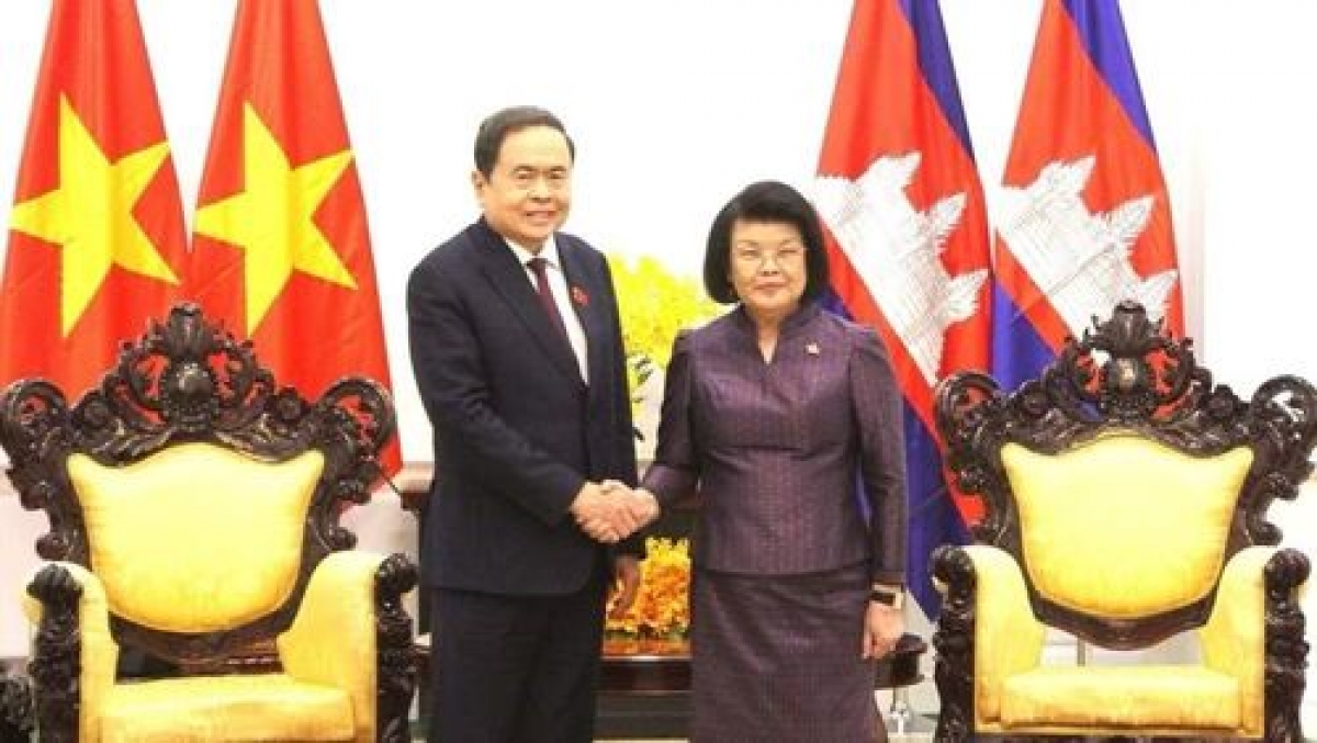Ảnh minh họa (ảnh tư liệu): Trong khuôn khổ chuyến thăm cấp Nhà nước tới Vương quốc Campuchia, đồng chủ trì Cuộc gặp cấp cao giữa Bộ Chính trị Trung ương Đảng Cộng sản Việt Nam và Ban Thường vụ Trung ương Đảng Nhân dân Campuchia và Cuộc gặp giữa Người đứng đầu ba Đảng Việt Nam-Campuchia-Lào, chiều 6/2, Chủ tịch Quốc hội Trần Thanh Mẫn đã có cuộc gặp song phương với Chủ tịch Quốc hội Campuchia Khuon Sudary. Ảnh: TTXVN