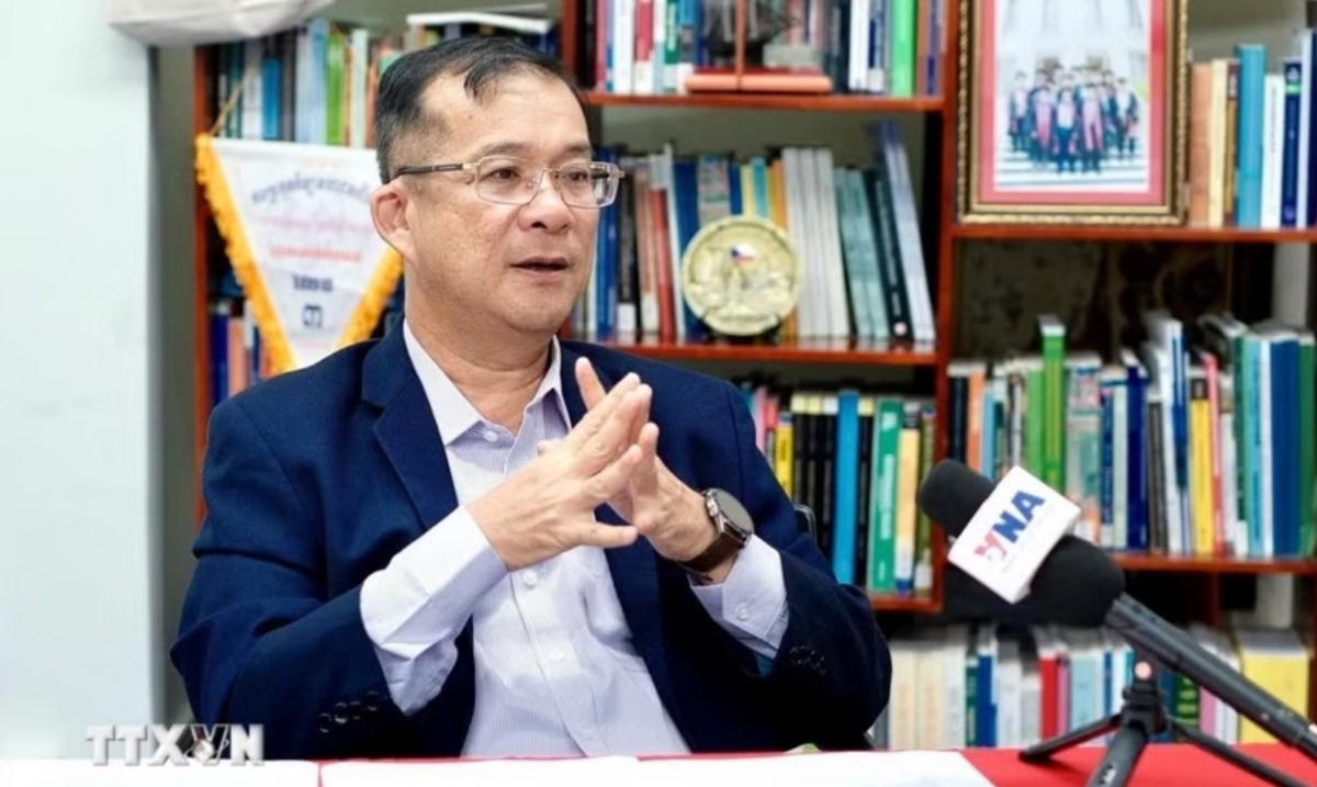 Phó Giáo sư, Tiến sỹ Neak Chandarith trả lời phỏng vấn phóng viên TTXVN. Ảnh: Quang Anh/TTXVN