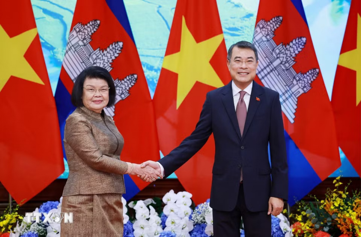 Thủ tướng Lê Minh Hưng và Chủ tịch Quốc hội Campuchia Samdech Khuon Sudary. Ảnh: Dương Giang/TTXVN