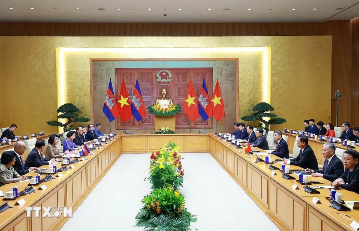 PM Le Minh Hung mengadakan pertemuan dengan Ketua Parlemen Kamboja Samdech Khuon Sudary.<br>
Foto: Duong Giang/VNA