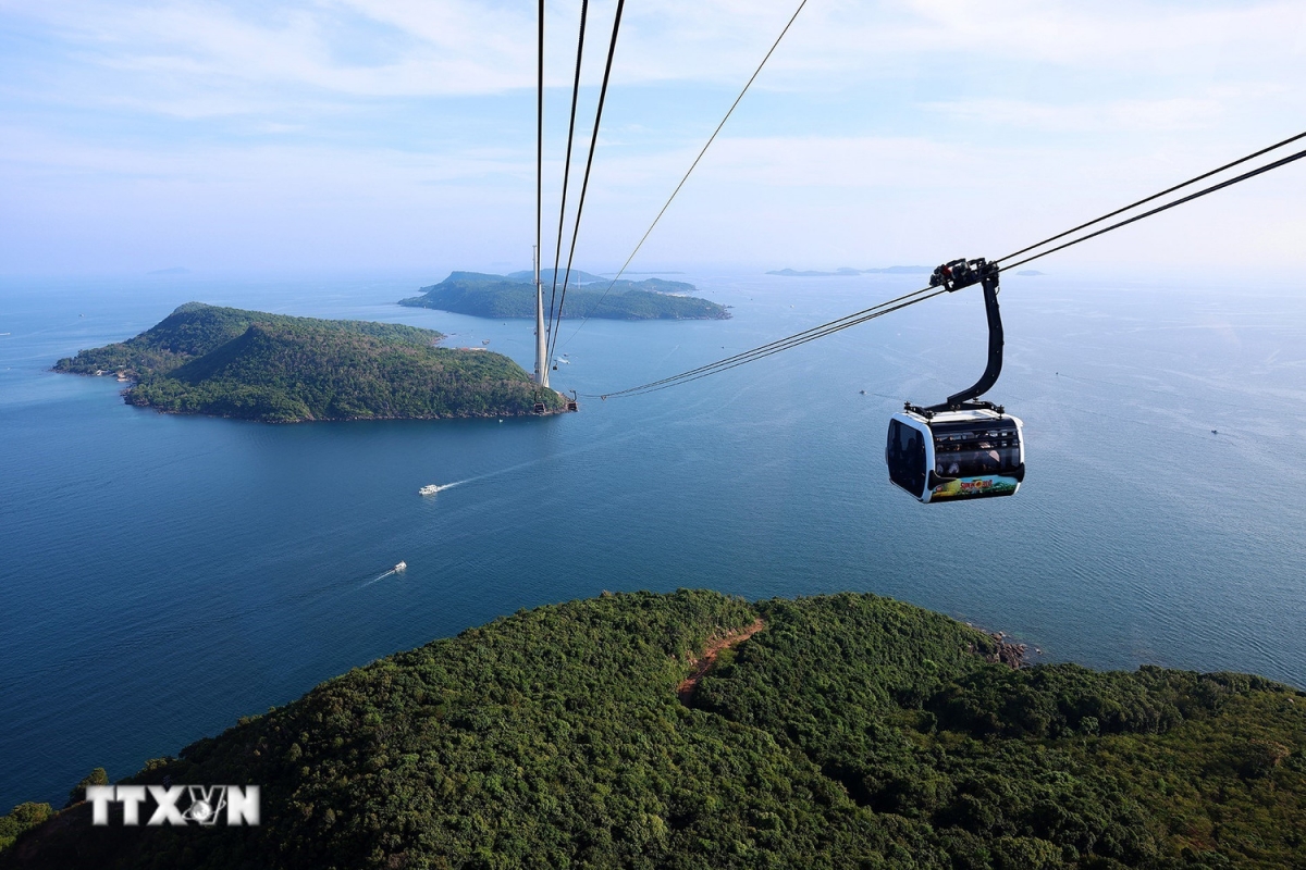 The cable car to Hon Thom Island in Phu Quoc. (Photo: VNA)