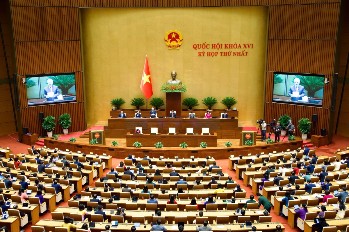 Panorama sesi penutup Persidangan pertama Majelis Nasional Angkatan XVI. Foto: quochoi.vn
