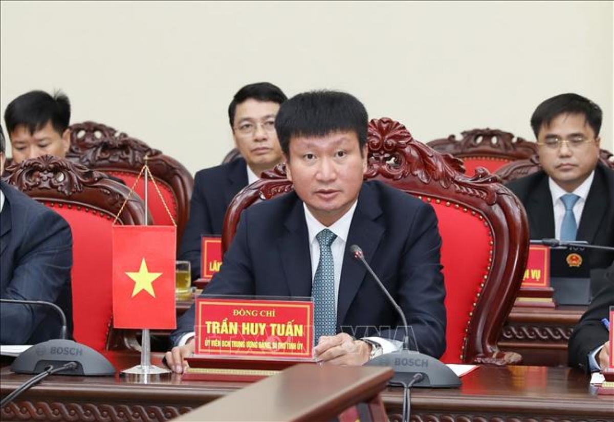 Bí thư Tỉnh ủy Ninh Bình, Trần Huy Tuấn phát biểu tại buổi làm việc. Ảnh: Đức Phương/TTXVN