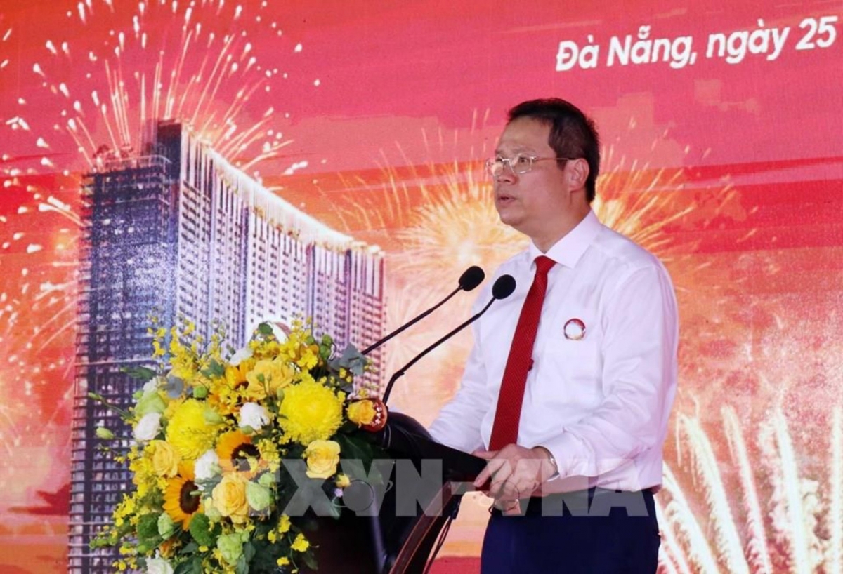 Chairman of Da Nang City People's Committee Nguyen Manh Hung speaks at the groundbreaking ceremony. (Photo: Tran Le Lam/VNA )