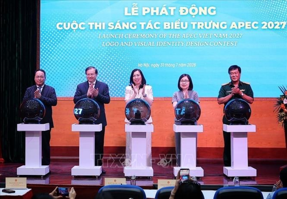 Delegates launch the contest to design the official logo and visual identity for APEC Vietnam 2027, Hanoi, July 31, 2026. (Photo: Pham Tuan Anh/VNA)