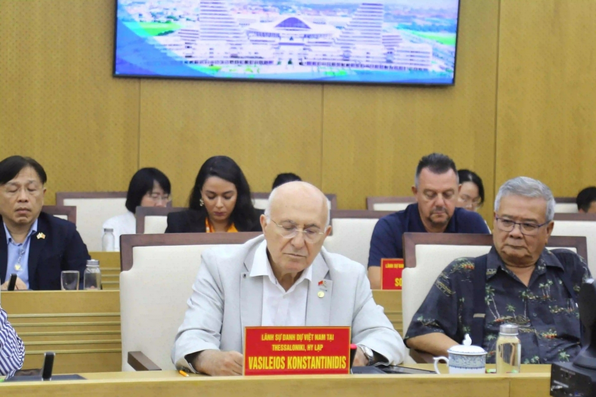 Mr. Vasileios Konstantinidis, Honorary Consul of Vietnam in Thessaloniki city, Greece, at the working session (Photo: baoquocte.vn)