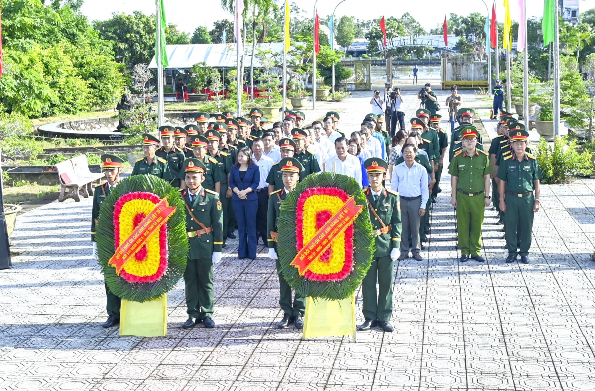 Tỉnh Cà Mau đang tiếp tục ra quân thực hiện lấy mẫu tại các nghĩa trang khác