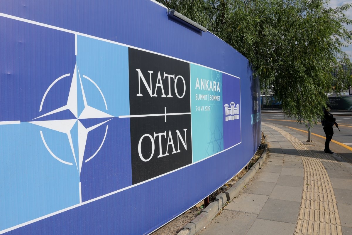 Polisi berpatroli menjelang KTT NATO di Ankara, Turki, pada 5 Juli 2026. Foto: Associated Press/Riza Ozel.