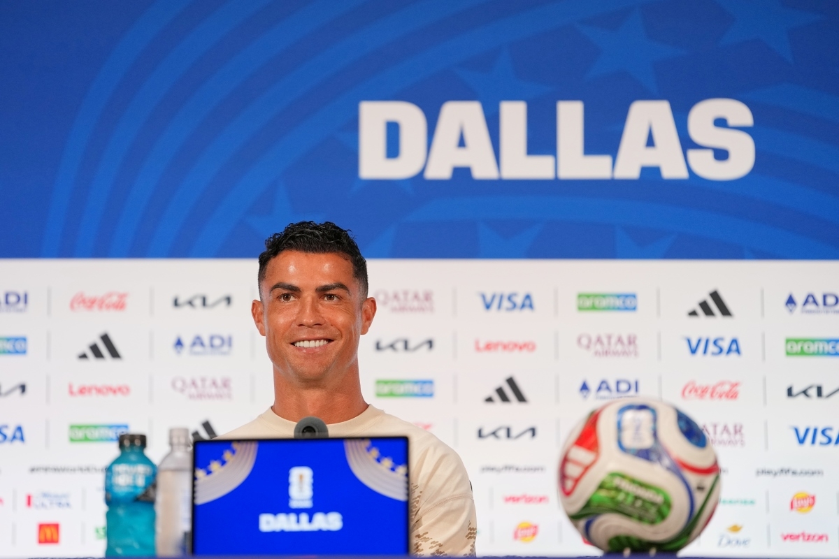 Cristiano Ronaldo của Bồ Đào Nha phát biểu trước các phóng viên trong một cuộc họp báo trước trận đấu gặp Tây Ban Nha, ngày 5/7/2026, tại Arlington, Texas, gần Dallas, Mỹ. Ảnh: AP/Julio Cortez