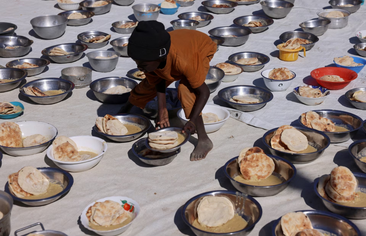 A Sudanese refugee girl at the Tine camp in eastern Chad. (Photo: REUTERS)
