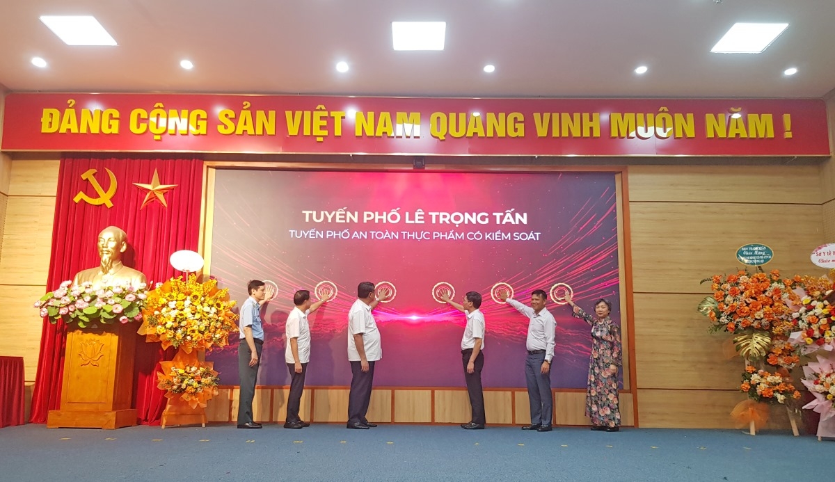 Para delegasi melaksanakan upacara pembukaan jalan keamanan bahan makanan terkontrol (Foto: Ngoc Anh/VOV5)