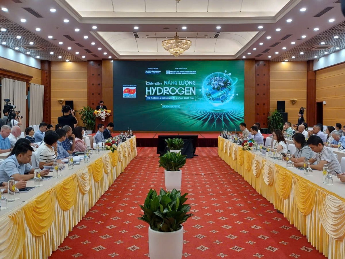 Delegates attend the Hydrogen Energy Forum and the Future of Zero-Emission Industry Conference in Hanoi (Photo: Ngoc Anh/VOV5)