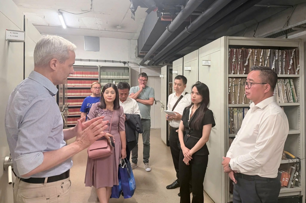 The VOV delegation and  RTV Slovenia representatives share experiences in developing digital media content and archival journalism.<br>
 