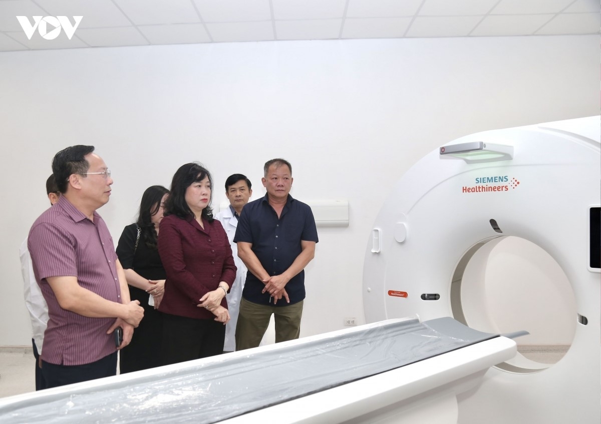 Trong chiều 7/7, Bộ trưởng Bộ Y tế Đào Hồng Lan kiểm tra công tác chuẩn bị tại Bệnh viện Hữu nghị Việt Đức cơ sở Ninh Bình trước lễ khai trương và đưa bệnh viện vào hoạt động chính thức từ ngày 9/7.