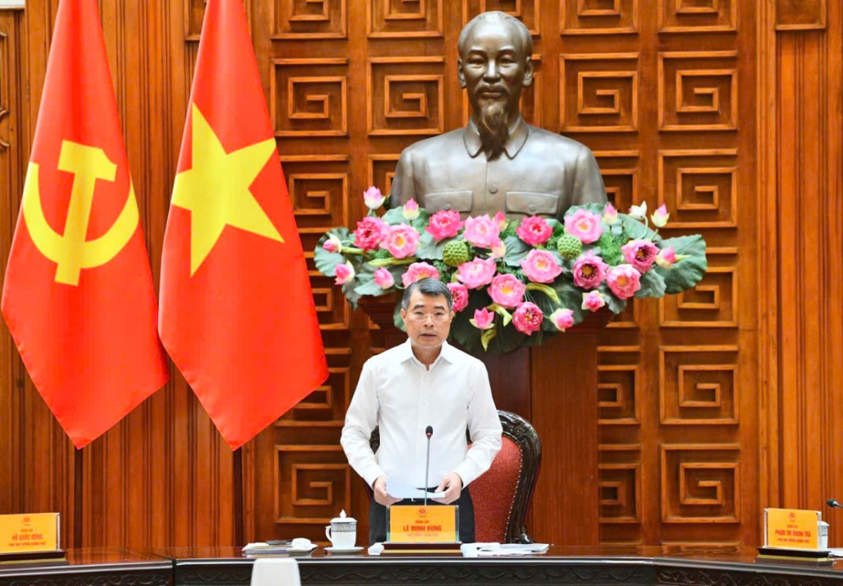Prime Minsiter Le Minh Hung speaks at the meeting (Photo: Lai Hoa/VOV)