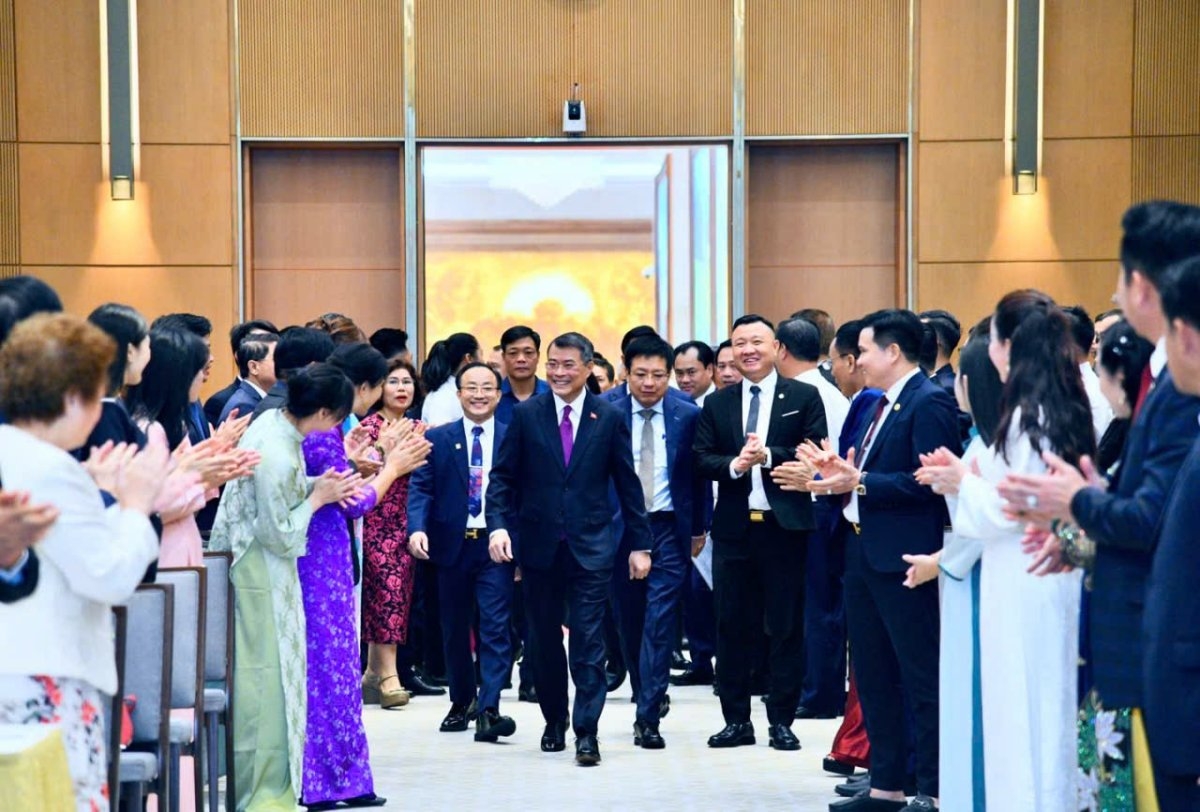 Pemerintah mengadakan konferensi dengan komunitas pelaku usaha dengan tema “Mengatasi Hambatan – Membuka Sumber Daya – Mendorong Pertumbuhan”. Foto: Lại Hoa/VOV