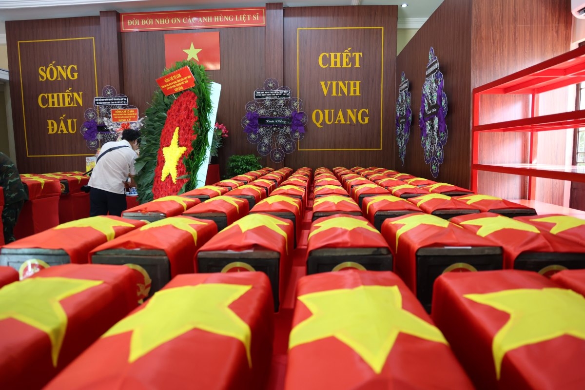 Hingga saat ini, pihak berwenang telah mencari dan mengumpulkan 100 kerangka martir dan 2 kerangka martir di kuburan massal di area Taman Le Thi Rieng. Foto: Ty Huynh/VOV