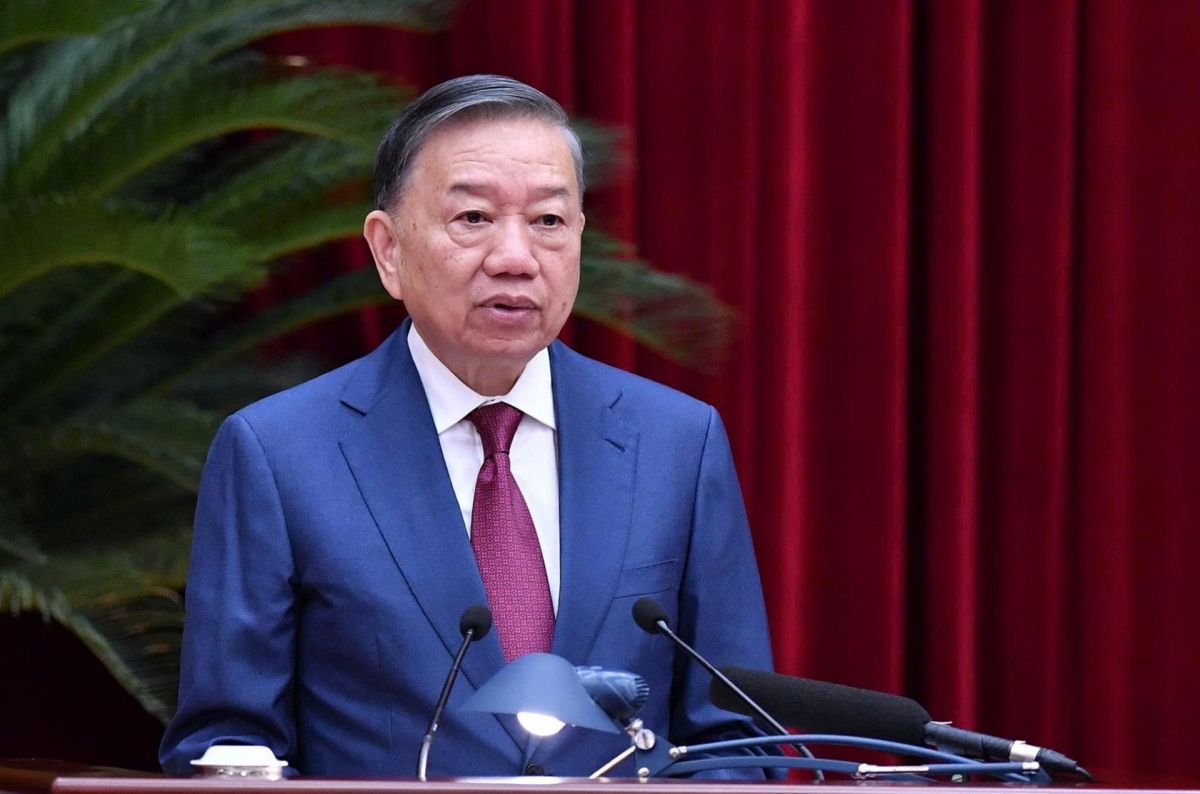 苏林总书记、国家主席在会议上提出的这一战略转变，紧紧围绕一个共同目标，即建设更加现代、高效，并能够更好适应新发展阶段要求的国家治理体系