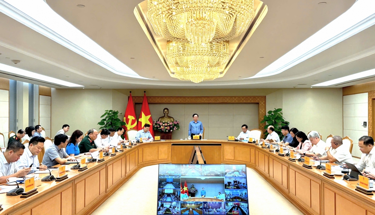  Wakil PM Ho Quoc Dung memimpin rapat ke-35 Badan Pengarah Nasional untuk Pencegahan dan Penanggulangan Penangkapan Ikan Ilegal, Tidak Dilaporkan, dan Tidak Diatur (IUU), sekaligus Pengembangan Berkelanjutan Sektor Perikanan (Foto: Van Hong/VOV)