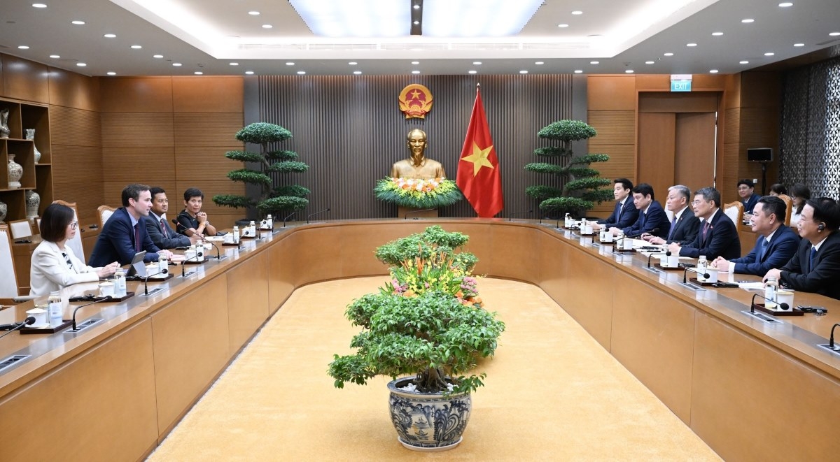 Perdana Menteri Le Minh Hung menerima Fazurin Jamaludin, Kepala Perwakilan IMF yang akan bertugas di Vietnam dan Laos. Foto: Lai Hoa/VOV