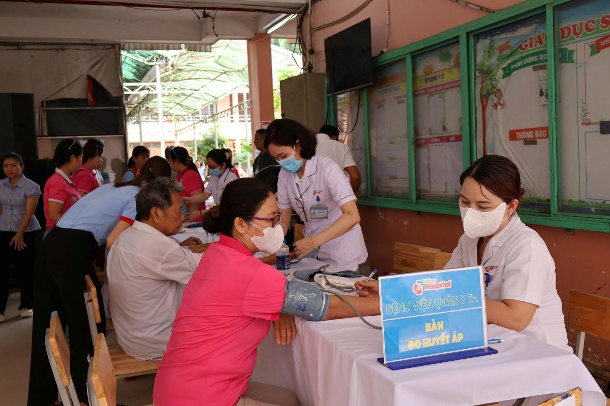 The health check-up program  is underway in 10 communes which were revolutionary bases or designated safe zones in Ho Chi Minh City. (Photo: Ngoc Xuan/VOV-Ho Chi Minh City)