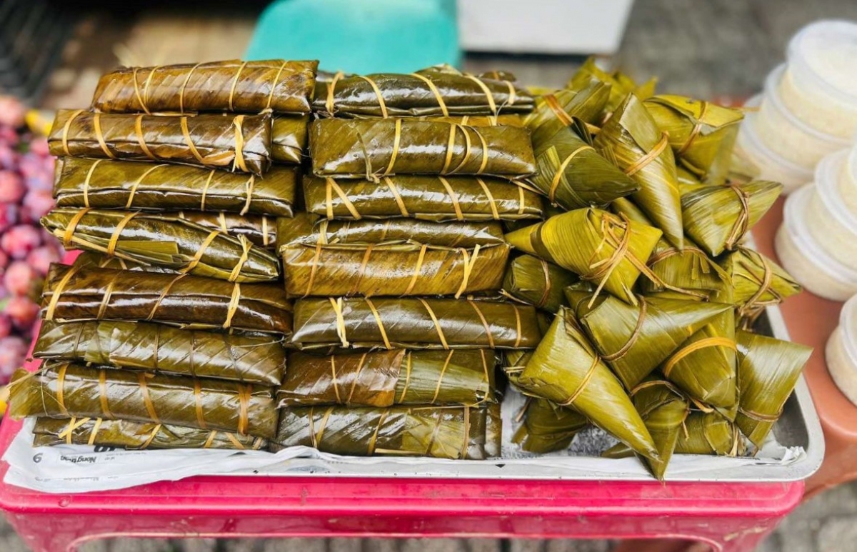 Kue gio merupakan hidangan yang tidak boleh absen dalam perayaan Festival Doan Ngo dari masyarakat etnis Tay dan Nung. Foto: Nong Diep/VOV
