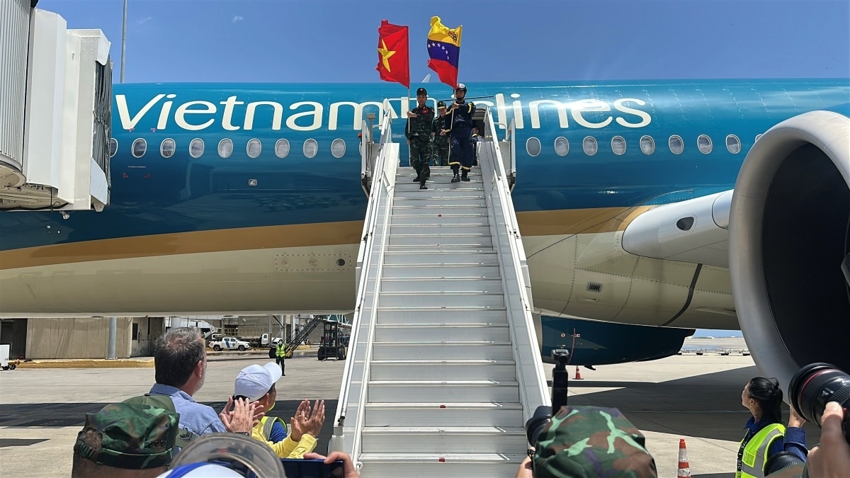 La delegación vietnamita, a su llegada al Aeropuerto Internacional Simón Bolívar de Maiquetía, en Venezuela. Foto: Quang Trung/VOV