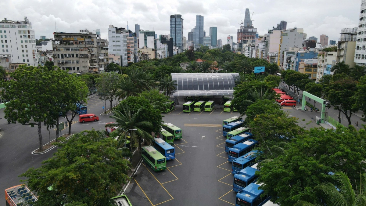 Bus stops, stations, and waiting areas are upgraded. Photo: Ha Khanh/VOV-HCMC
