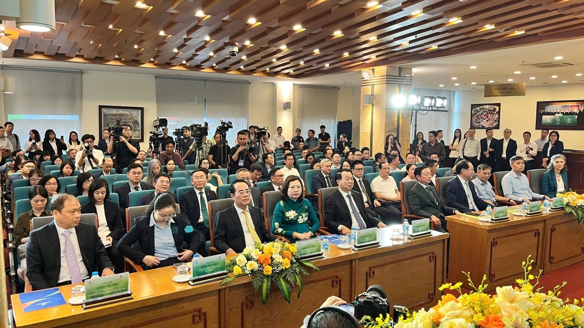 国内カーボン取引市場の開設式に参加した代表（写真：Trung Hiếu/VOV）