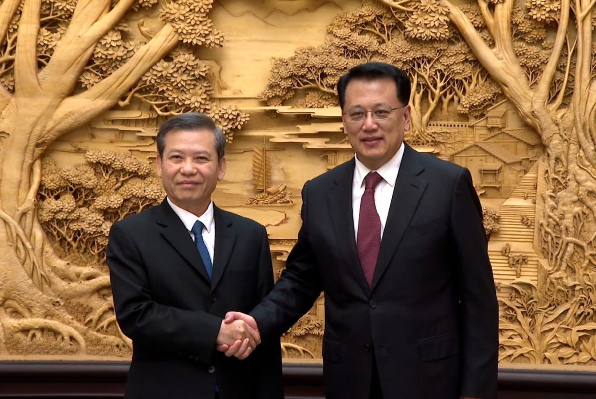 Ông Lê Minh Trí, Trưởng Ban Nội chính Trung ương và ông Viên Gia Quân, Bí thư Thành ủy Trùng Khánh. Ảnh: VOV-Bắc Kinh