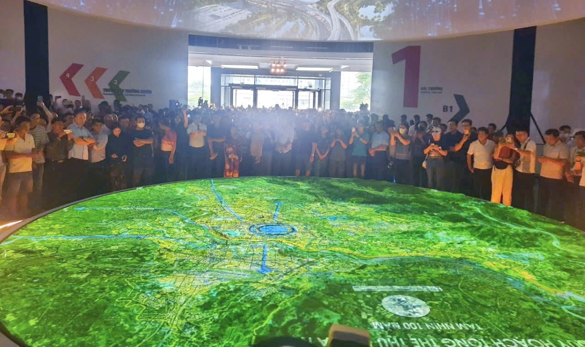 Con una visión de desarrollo de 100 años, Hanói tiene bases importantes para ser una ciudad conectada globalmente, un centro de innovación y un centro financiero, comercial y de servicios altamente competitivo en la región. Foto: Huy Nam/VOV