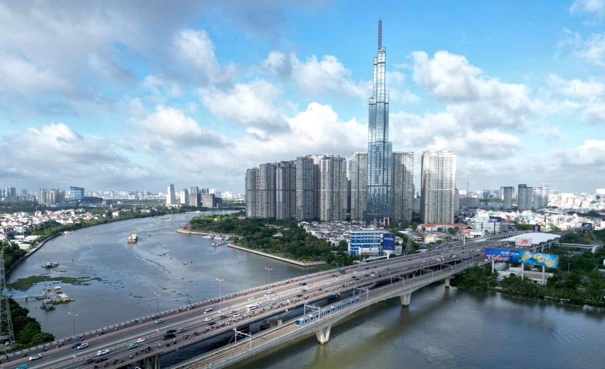 Le président du comité populaire de Hô Chi Minh-Ville, Nguyên Van Duoc, a souligné que pour atteindre une croissance supérieure à 10 %, la ville doit enregistrait un taux de 11 à 11,8 % au troisième trimestre. Photo : Ty Huynh/VOV-Hô Chi Minh-Ville