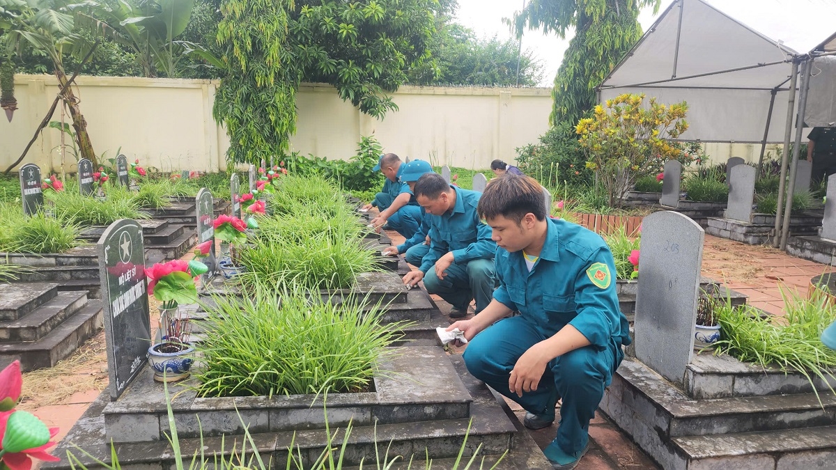 Pasukan milisi lokal berpartisipasi dalam "kampanye 500 hari untuk mengintensifkan pencarian, pengumpulan, dan identifikasi tulang belulang prajurit yang gugur". Foto: Thanh Thuy/VOV