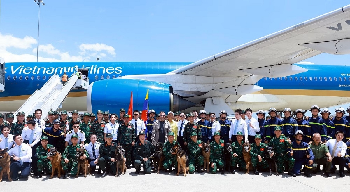 The team shows Vietnam's caring heart and willingness to help the world during disasters. (Photo: Ministry of Public Security)