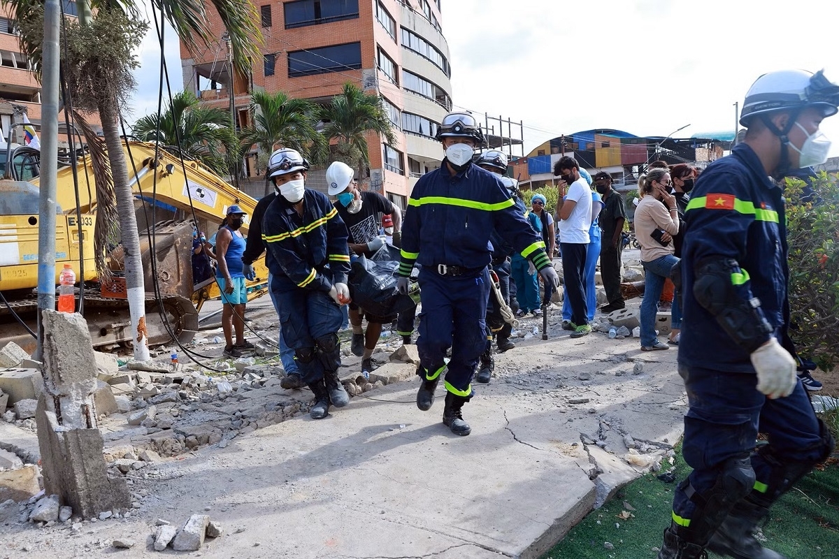 The Vietnamese search and rescue team remains dedicated to their mission. They miss no opportunity to bring a victim home. For these rescuers, every recovery is a solemn duty that helps ease the heavy grief of waiting families. (Photo: Ministry of Public Security)